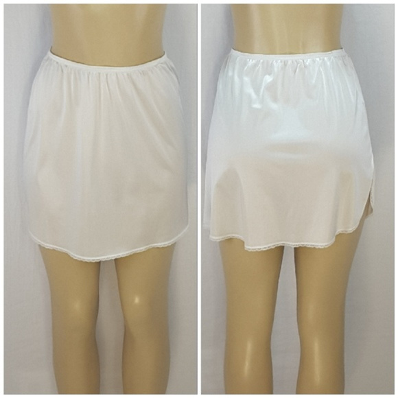 vassarette Other - VASSARETTE, Short Slip, size Medium